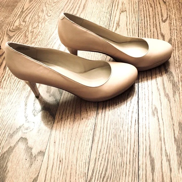 Nine West Nude Pump 3.5” Heel - Picture 3 of 6